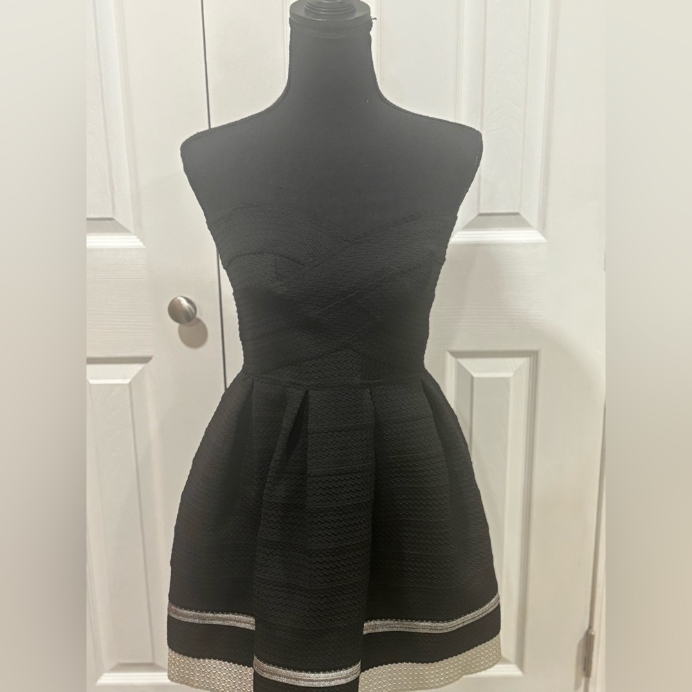 Sans Souci women's Black and metallic bandage dress size M